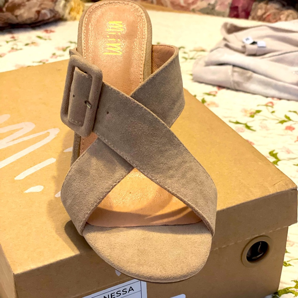 Mi,iM tan criss cross slides with adjustable buckle.  Size 8; 3.5 inch heel. New